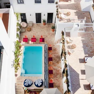  Villa Casa Rosa With Pool In Centre Portugal